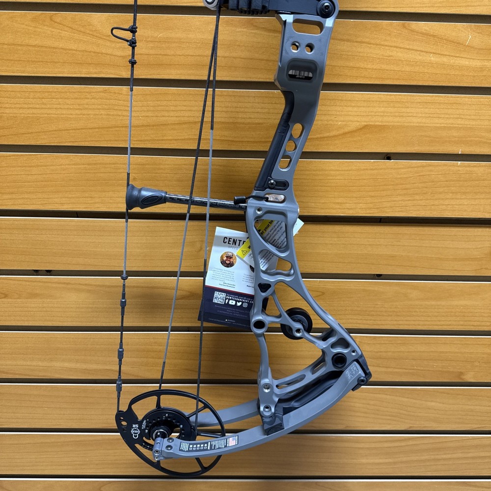 Item 3855 - Bowtech Archery Compound Bow - Core SR - RH - Charcoal - #70