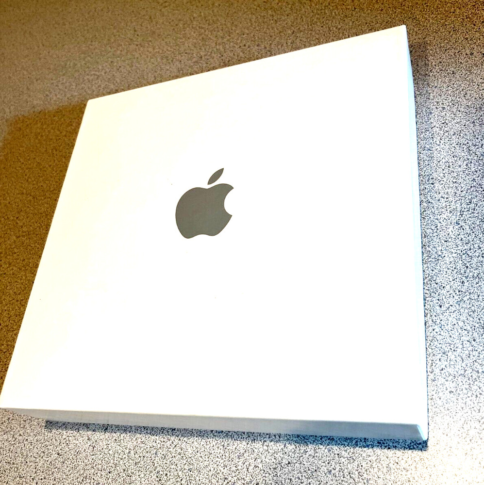 Apple Box, White 7 5/8" x 7 5/8", empty