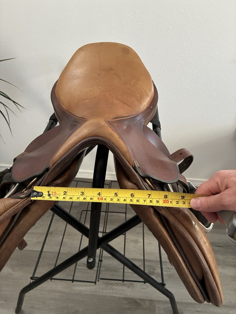 Beval LTD huntseat saddle
