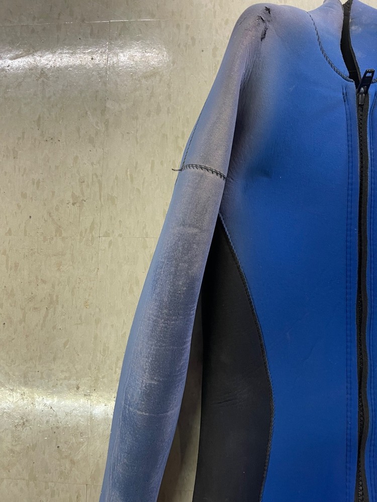 USED FADED UNKNOWN Beaver Tail Dive Suit/ Wetsuit Size Medium
