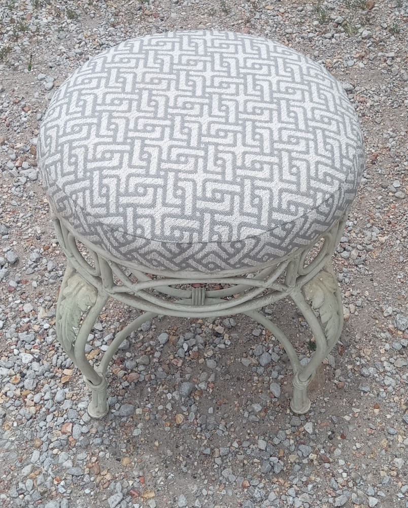 Round Iron Vanity Stool / Bench (VB-116)