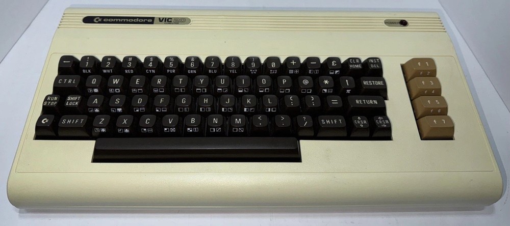 Commodore VIC-20 Vintage Computer Console Complete w Box Manual Tested & Works
