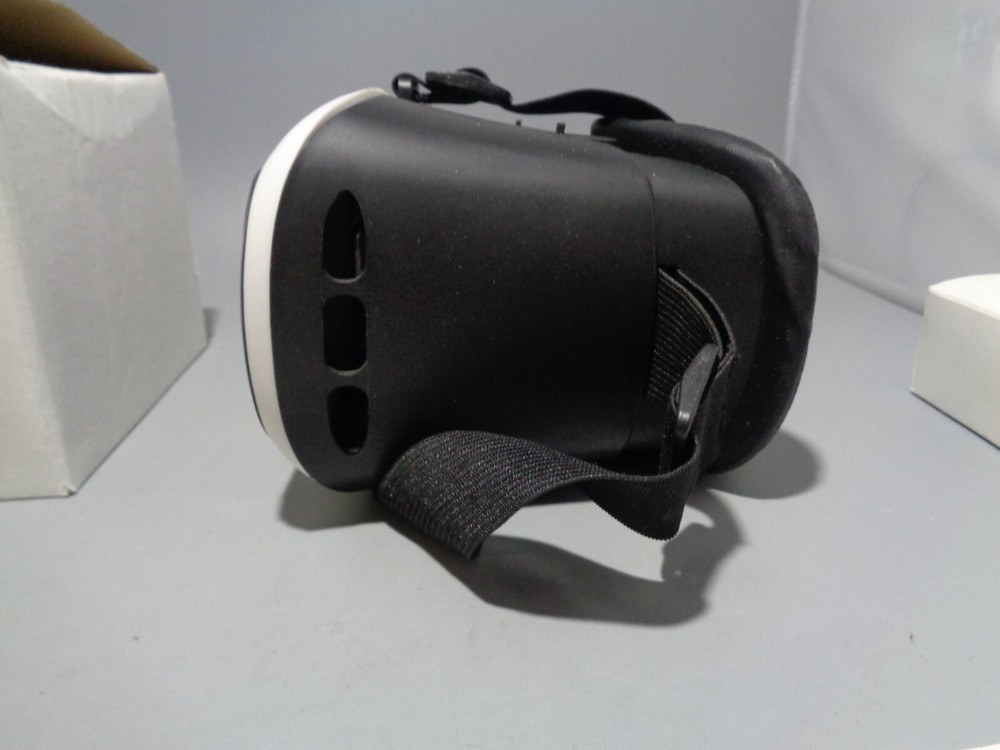 Virtual Reality Headset ROK7 VR w/Bluetooth Controller in Box