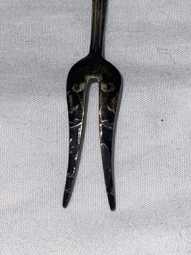 Vtg Demitasse Hor Dourves Fork 4”