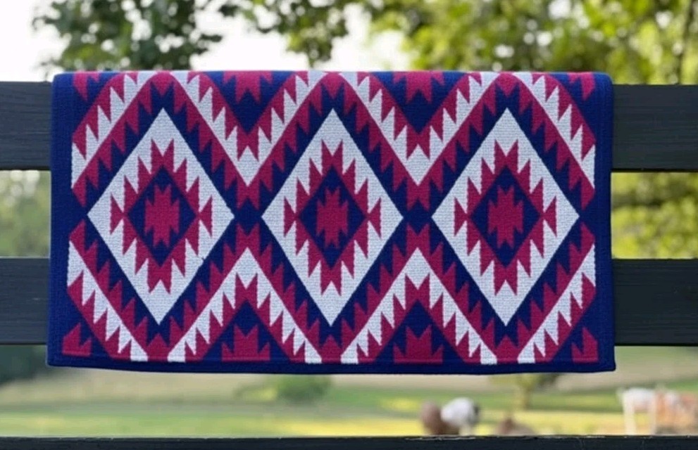 Show Ranch Pad White Magenta Navy Blue 34×38
