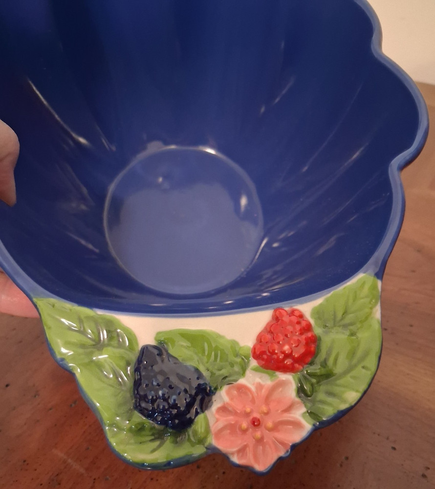 Retired Temptations Figural Fruit 2 Quart Fluted Mixing Bowl Flower Berries EUC