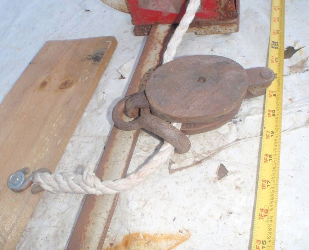 Hand Winch w Pulley - Missing Handle
