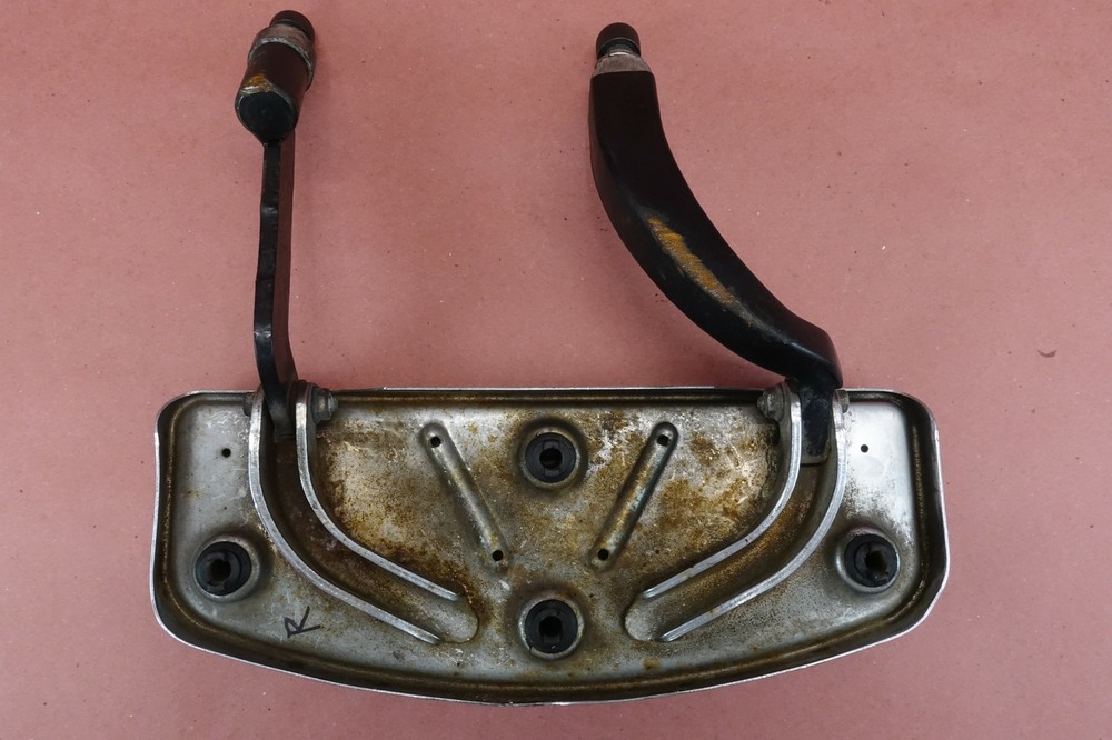2000-2005 Harley Davidson Electra Glide RIGHT FRONT FOOT REST PEG STEP
