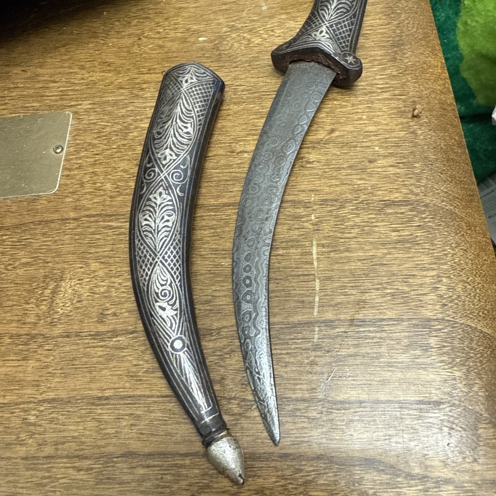 Damascus Steel Dagger With Sheath