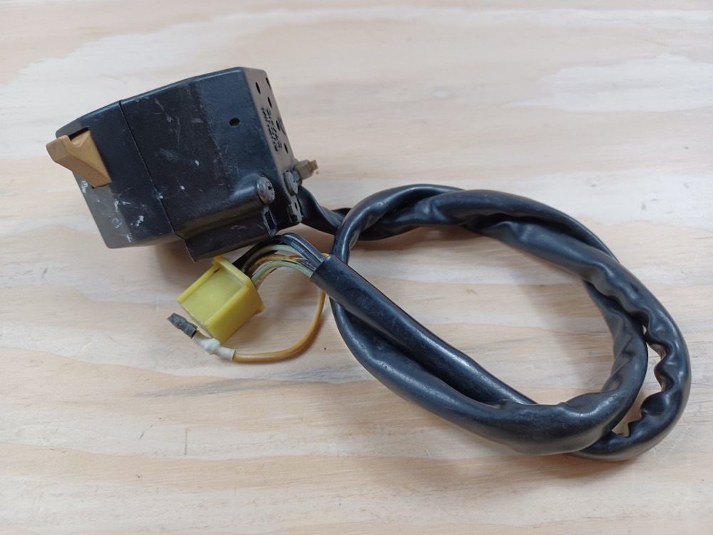 (D) Suzuki GS 500 E 1989-2003 (GS500E) Switch Handlebar Left Hand OEM Genuine