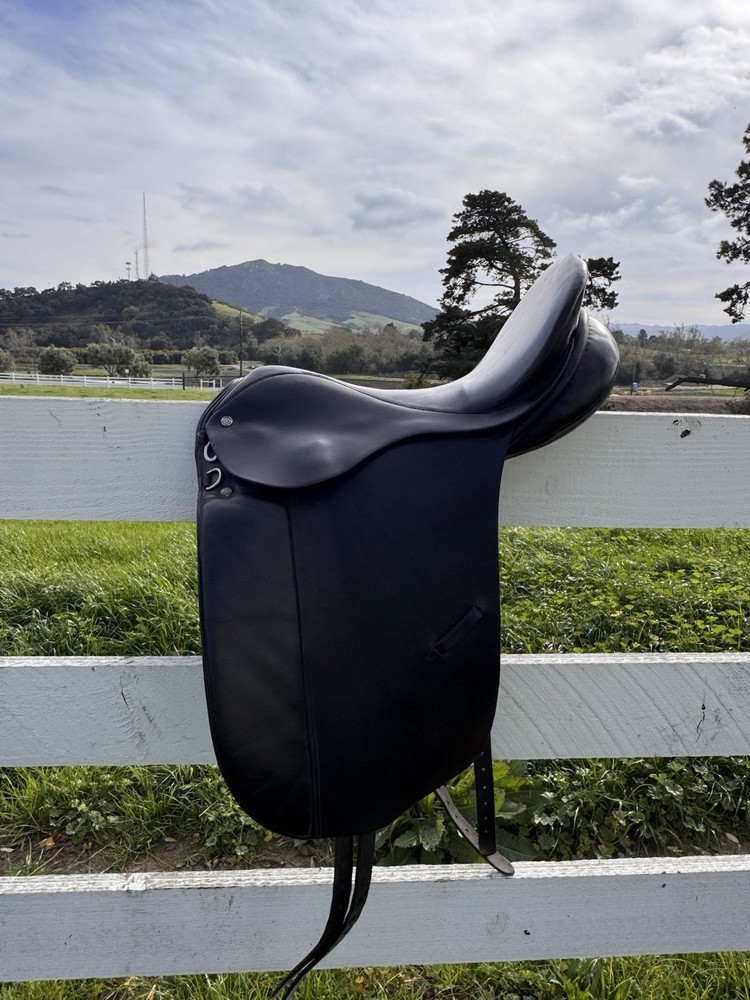 Morritz England 18” Dressage Saddle