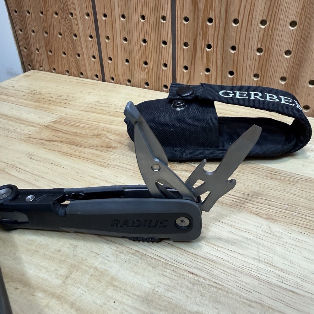 Gerber Radius Multi Tool Ergonomic 8 tool Plier with Nylon sheath USA