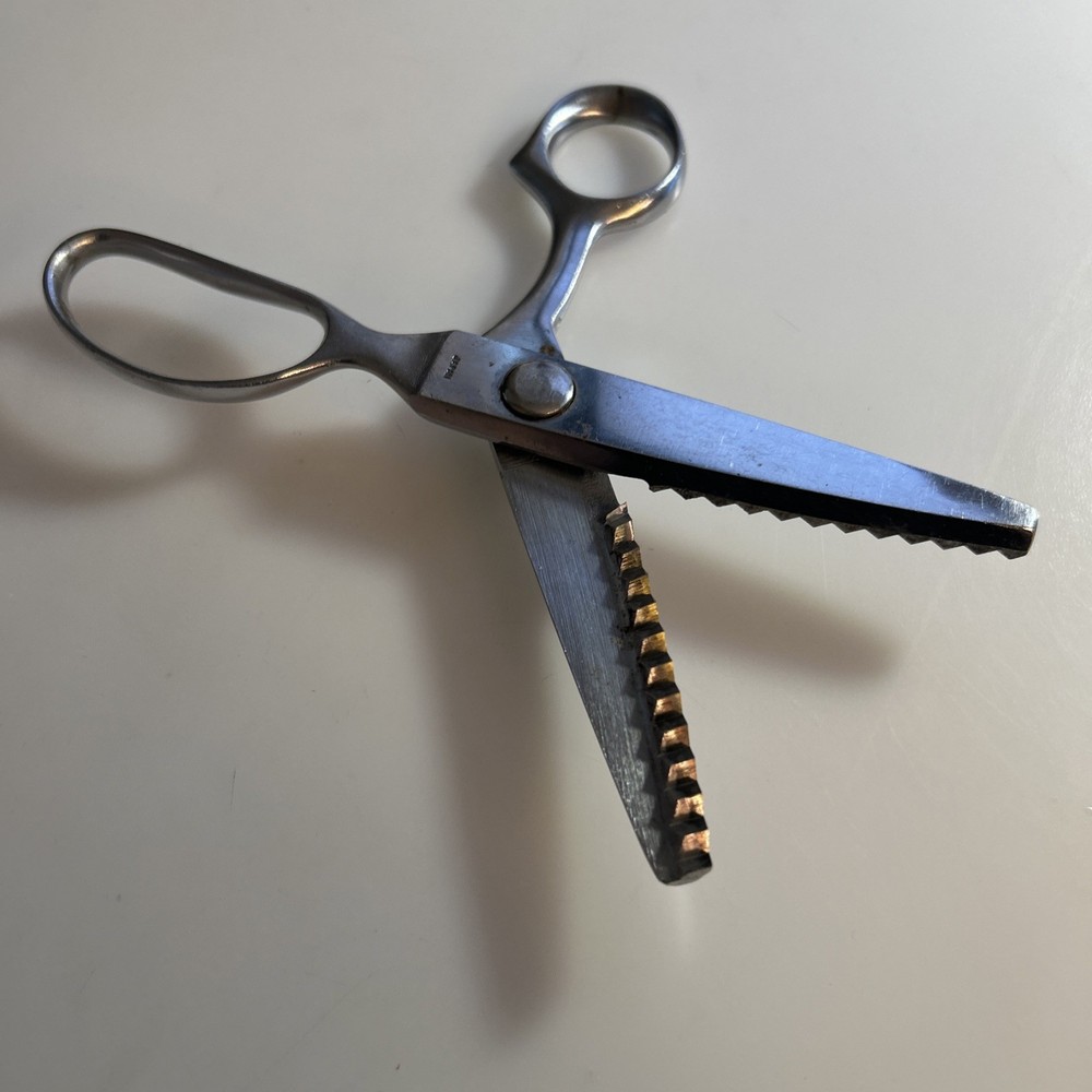 Vintage Scissors, Serrated Edge Pinking Shears za4s