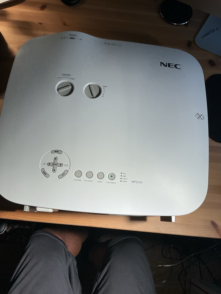 NEC NP3250 Lumen Projector