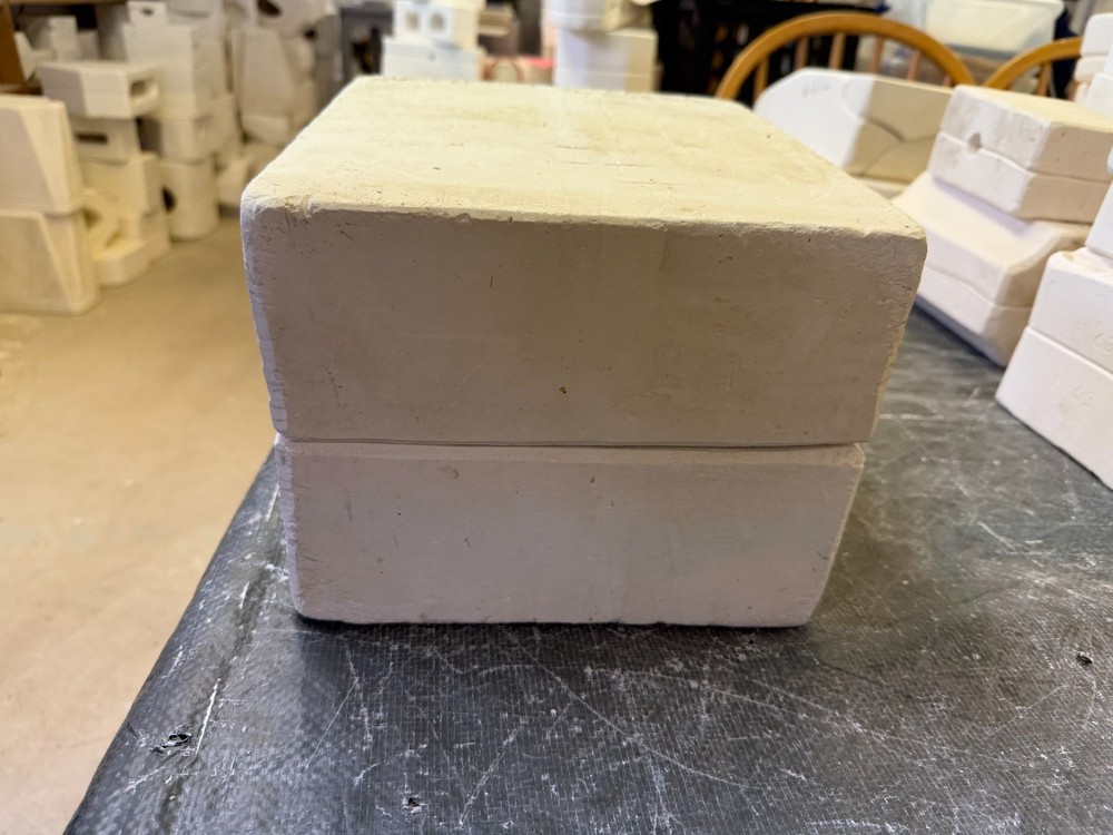 VINTAGE NO BRAND NAME CERAMIC MOLD #31 SHELL PLANTER