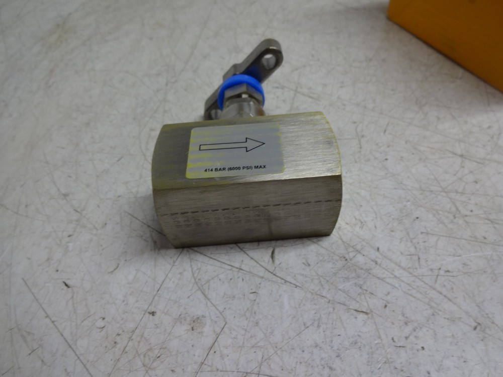 New Parker HNVS4FF-GR Needle Valve