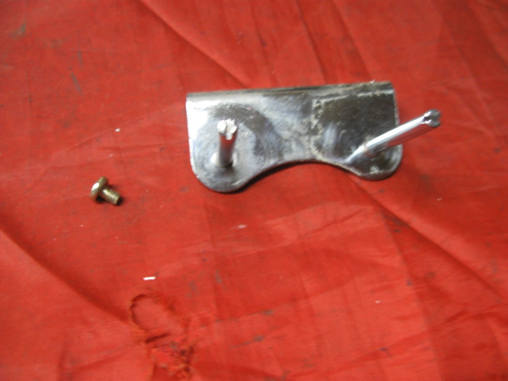 Nelco 5101 Necchi 525 525FA Sewing Machine Thread Spool Pin Rack