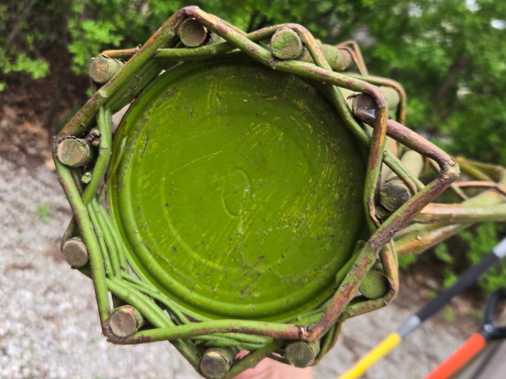Vtg. Painted Wicker With Handle Can Liner Basket.