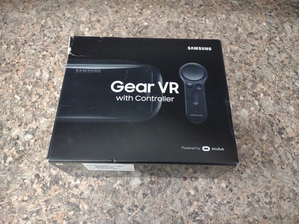 Samsung Gear VR With Controller - Complete - Powered by Oculus