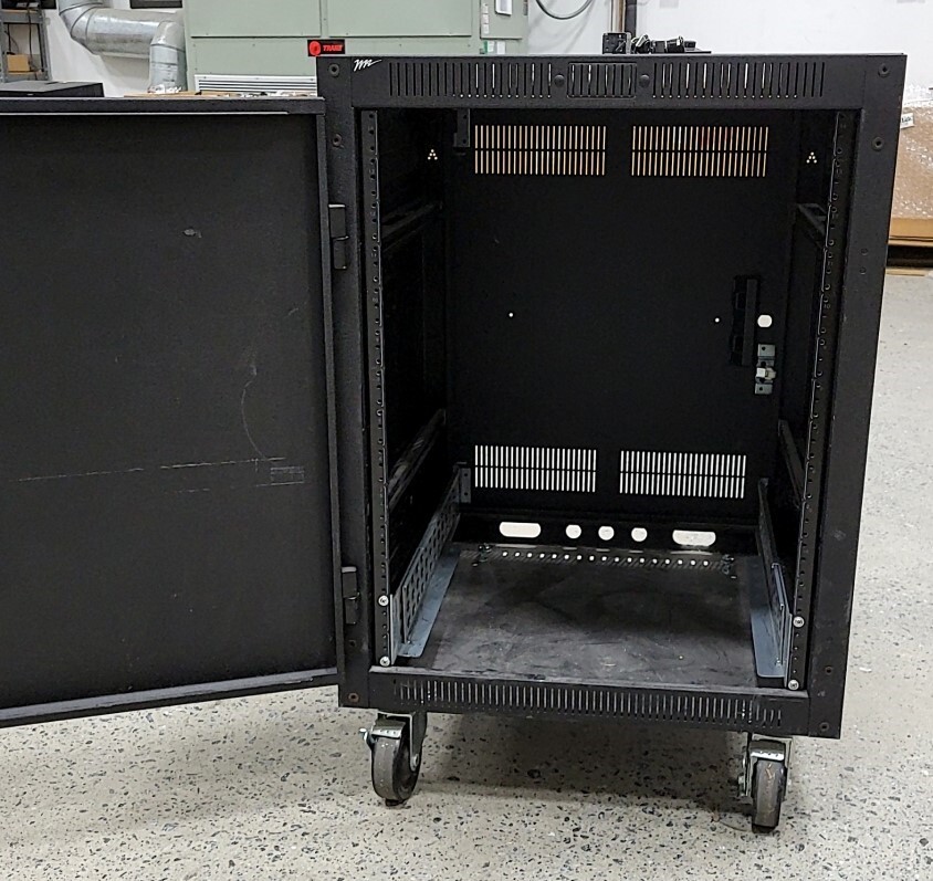 MIDDLE ATLANTIC PRODUCTS 06260609 PTRK-14 Server Case SEE NOTES