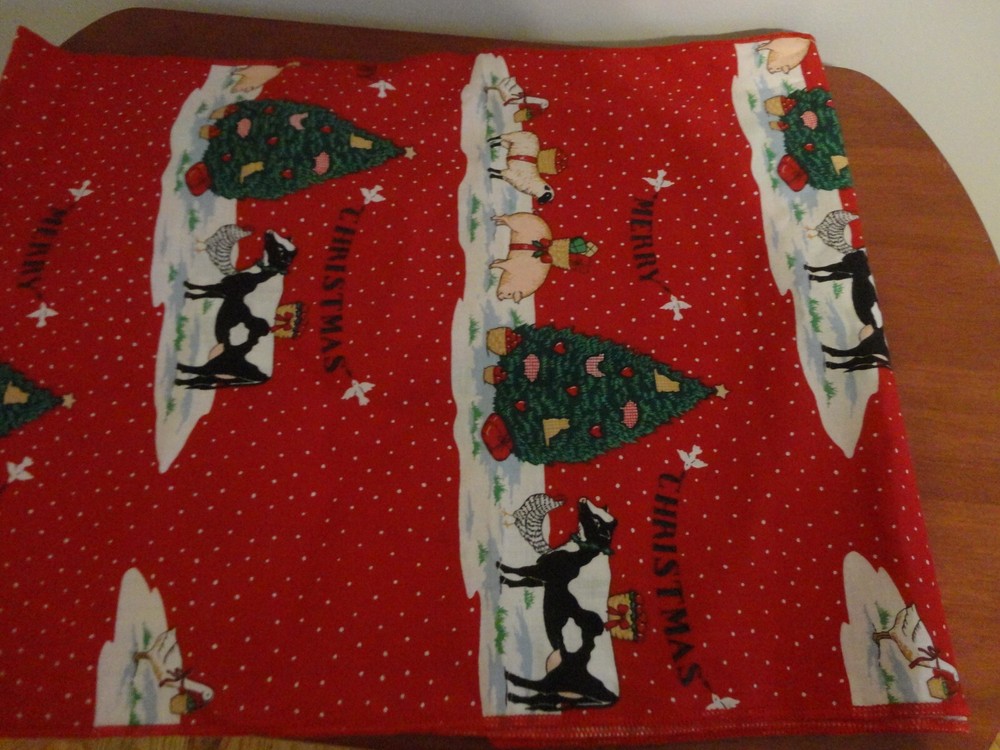 CHRISTMAS SCENE TREE RED COTTON DINNING TABLE RUNNER 67"