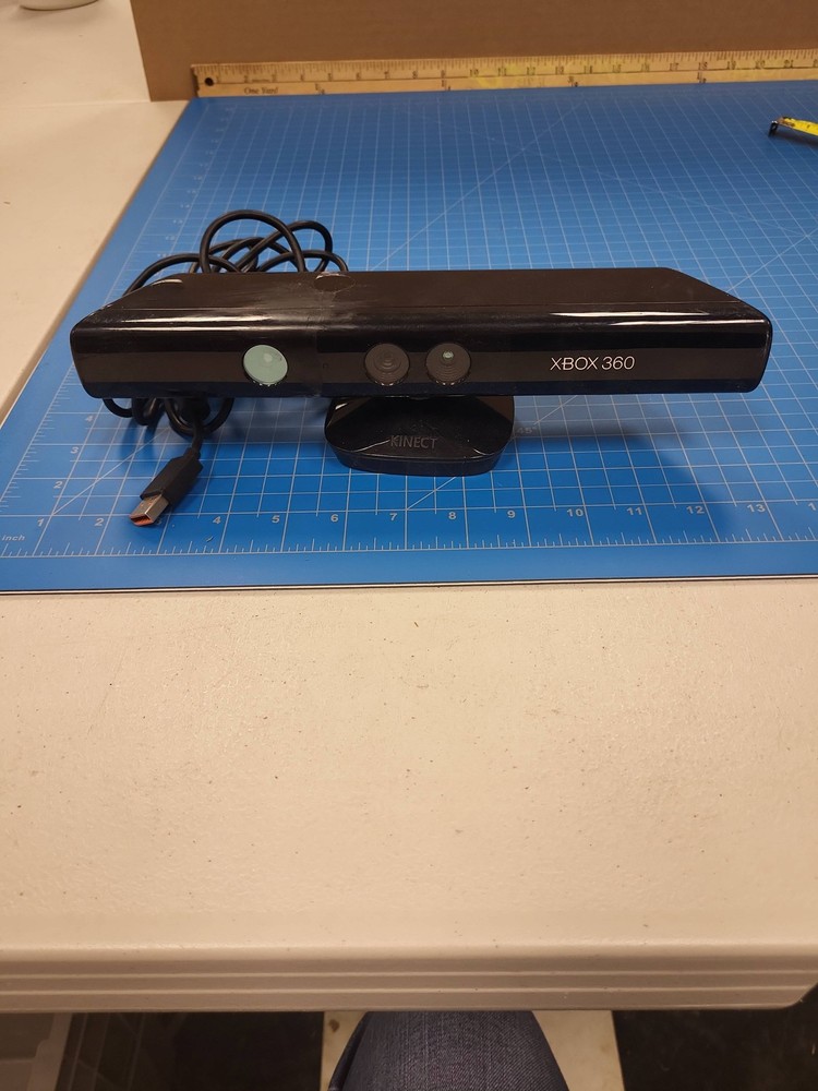 Microsoft Xbox 360 Kinect Sensor Camera Model 1414 Video Game Console Accessory