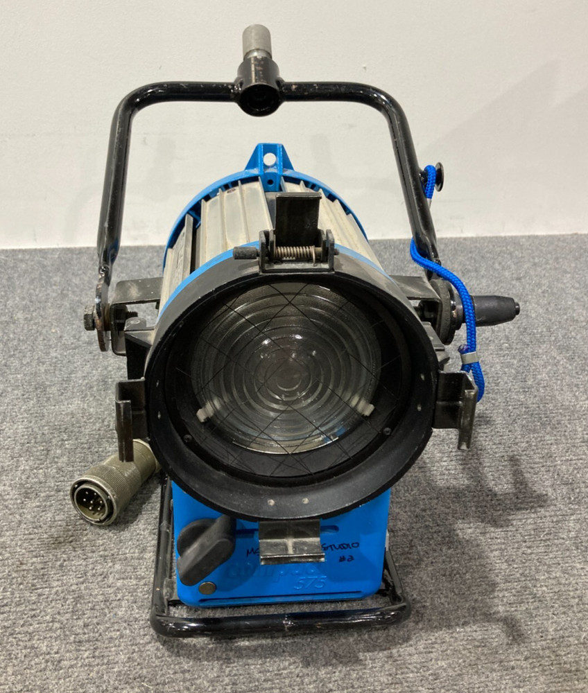 ARRI Daylight Compact 575 Studio Light w/ Adapter (As Is)
