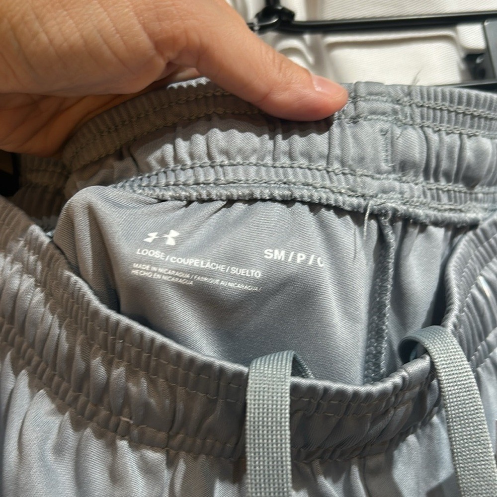 NWT UNDER ARMOUR Men’s Gray Shorts Size Small