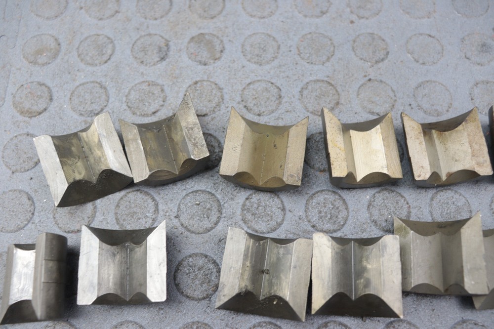HARDINGE ( 11/16'' SQUARE ) B16 COLLET PADS READ DESCRIPTION ! LOC5903