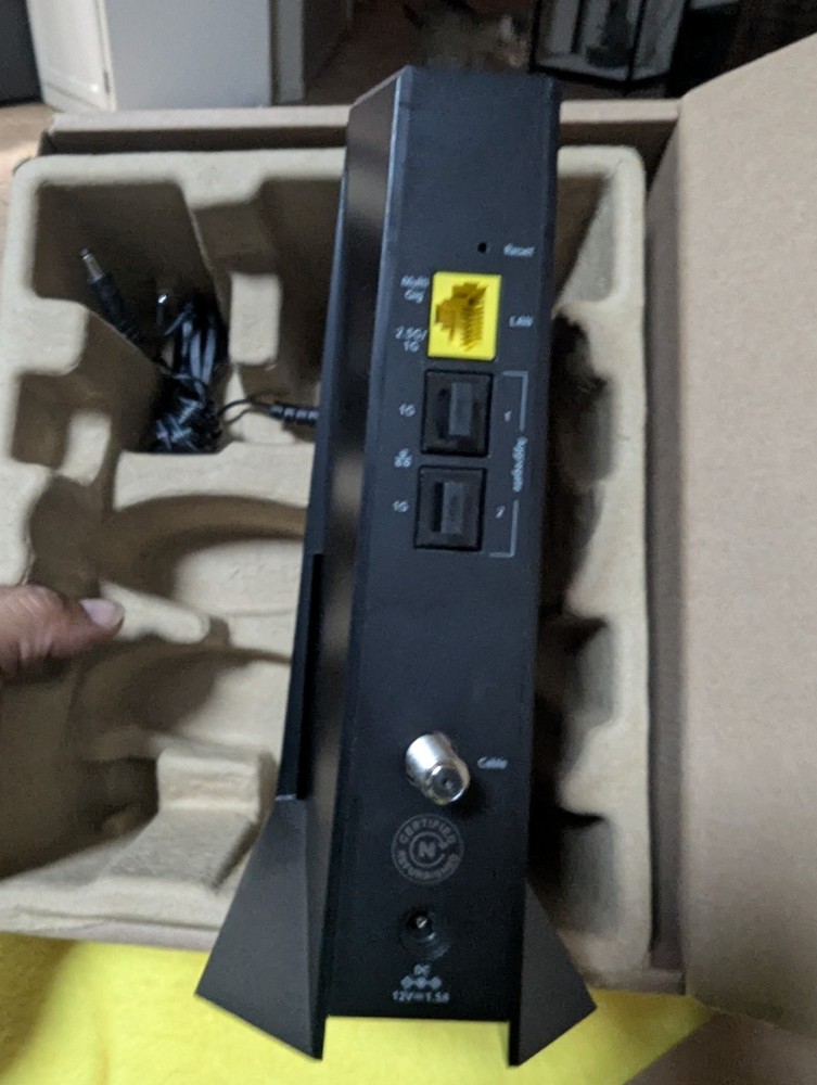 NETGEAR Nighthawk CM3000 Mid/High-Split DOCSIS 3.1 Modem