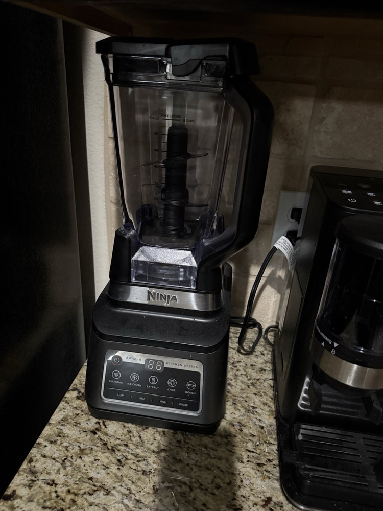 Ninja Professional Plus Kitchen System Blender 1400W 72oz Food Processor Cups