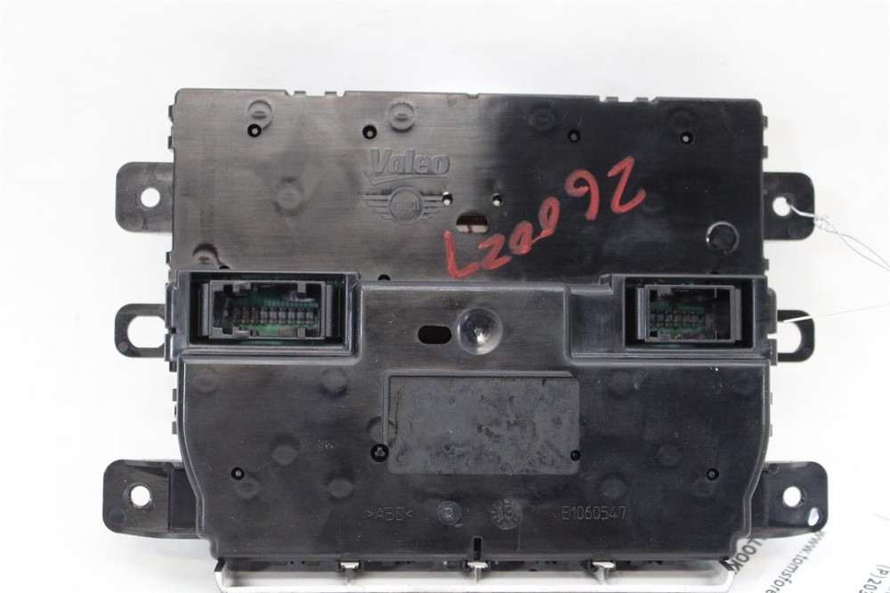 Used A/C Selector Switch fits: 2013 Mini Paceman w/automatic temperature control
