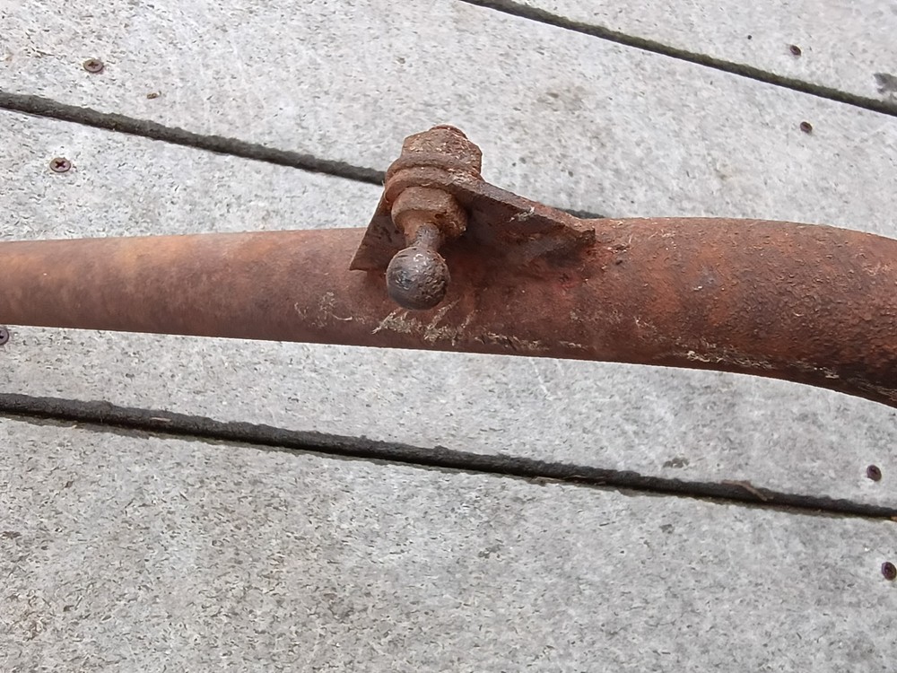 case 60xt, 70xt seat lap bar