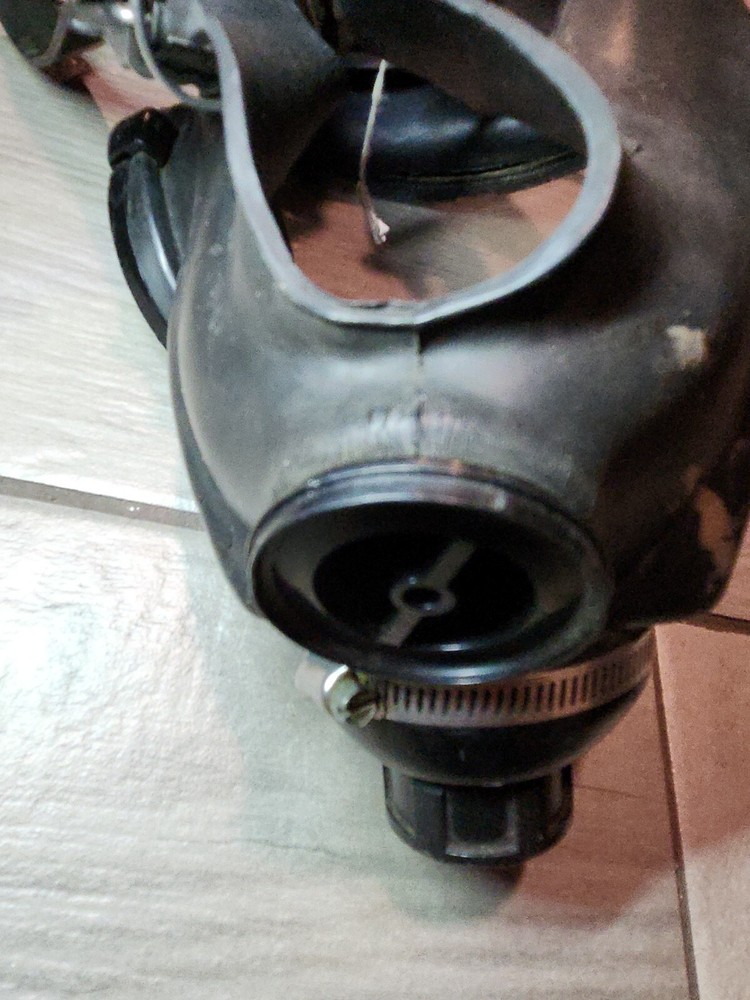 msa ultravue gas mask Size M