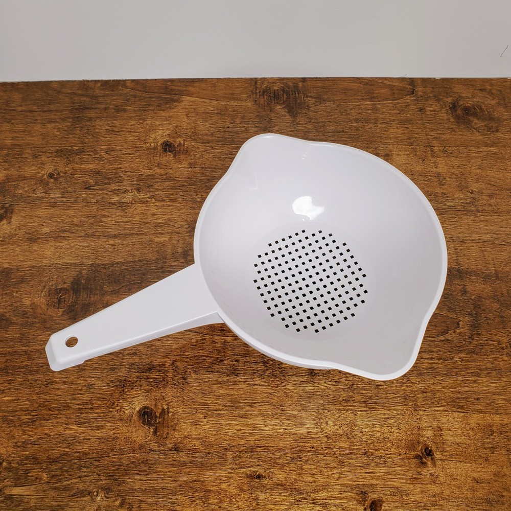 Tupperware Small Strainer Colander with Handle White 1 Quart