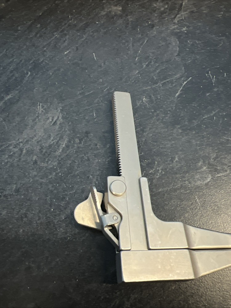 (RIGHT) V. Mueller S-0087 Shadow-Line Distractor