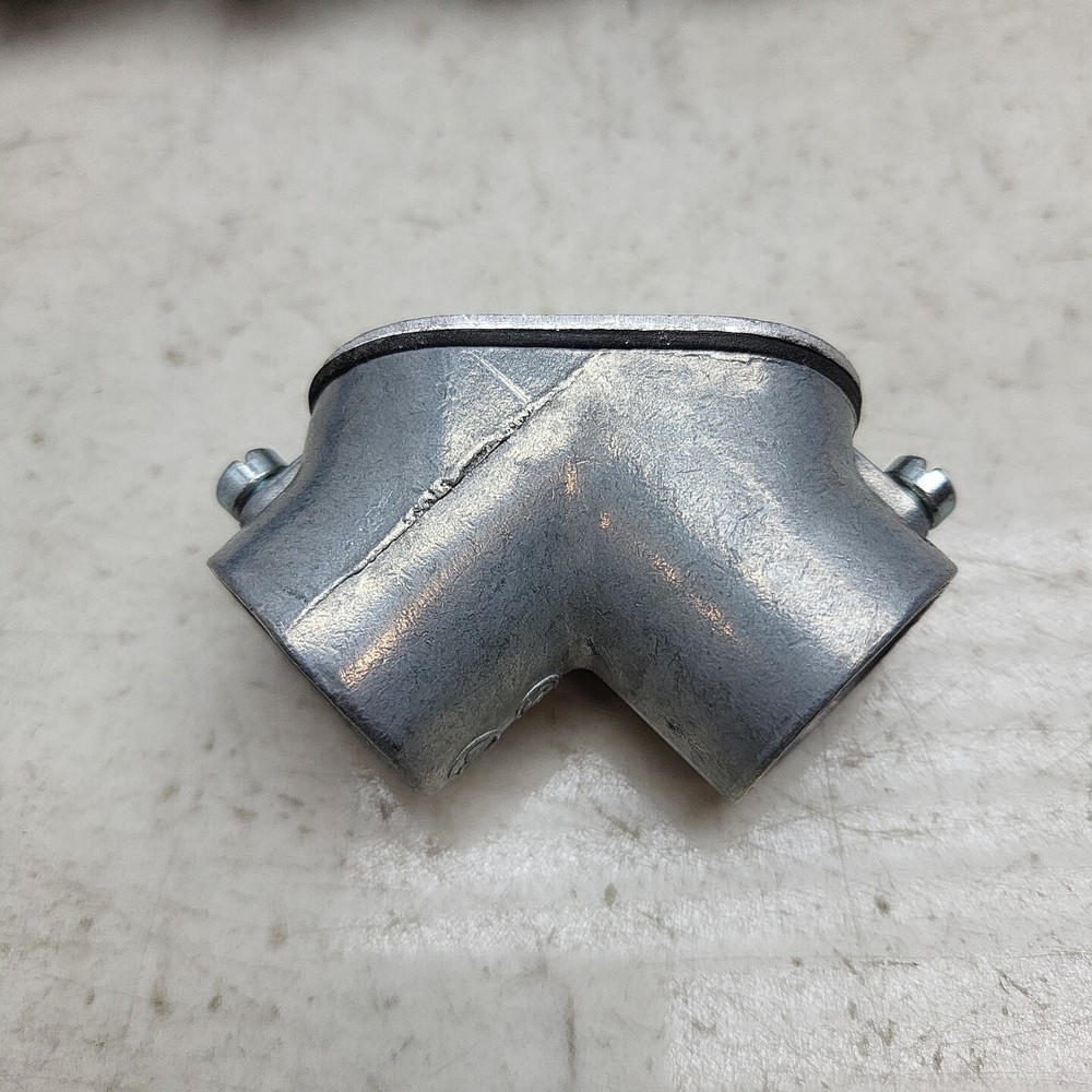 27 Pack Bridgeport 62-DC EMT Elbow Coupling Joint Set Screw Coupling Pull Elbow