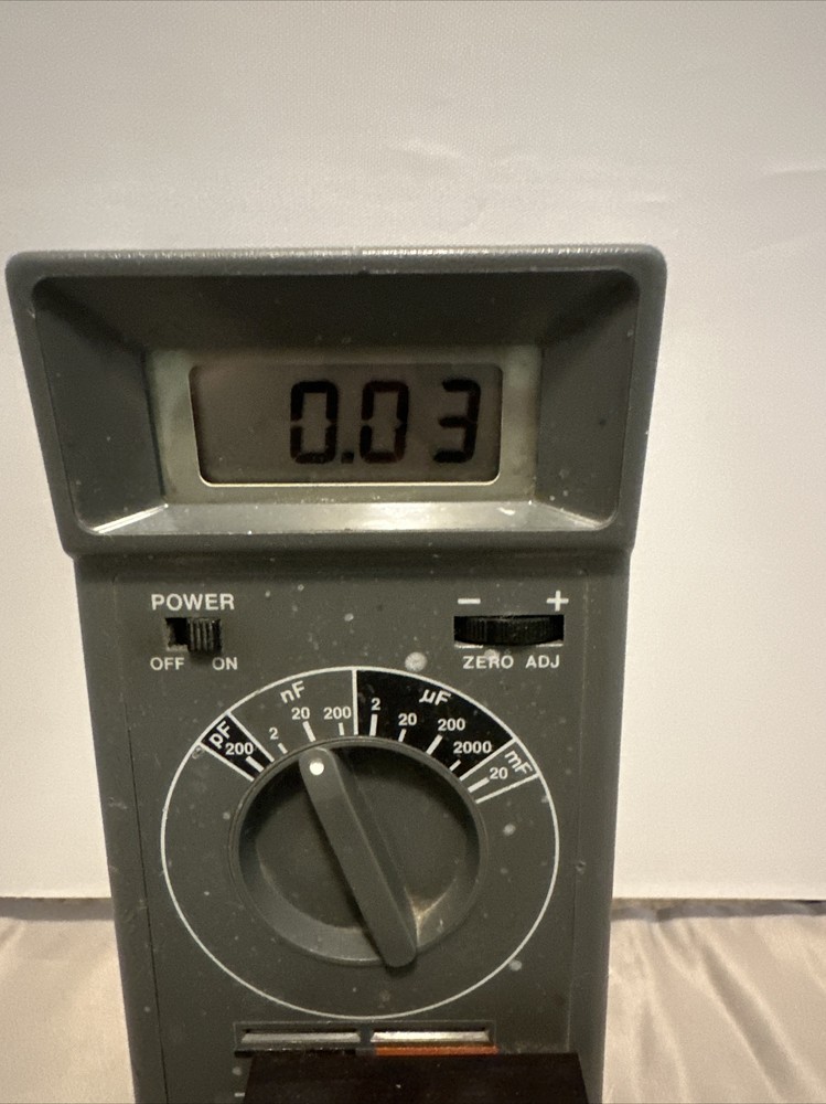 BK Precision 810A Capacitance Meter B&K
