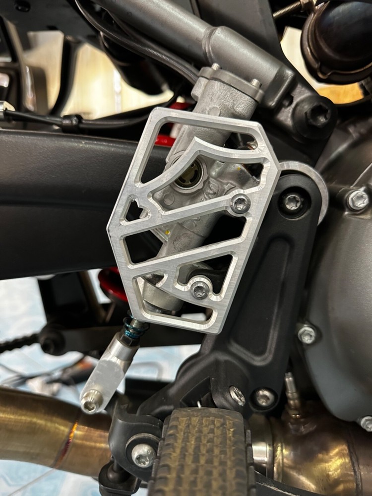 Harley pan america foot guard
