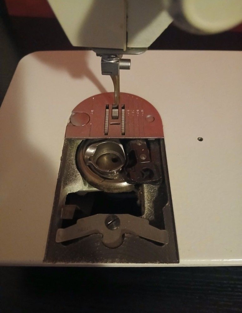SINGER 258 Electric Sewing Machine
