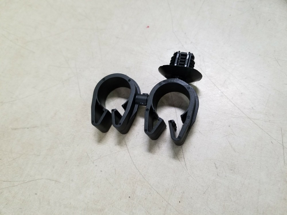 Lot of 200 - HellermannTyton Cable Tie Locking Clip Mounts 156-03015
