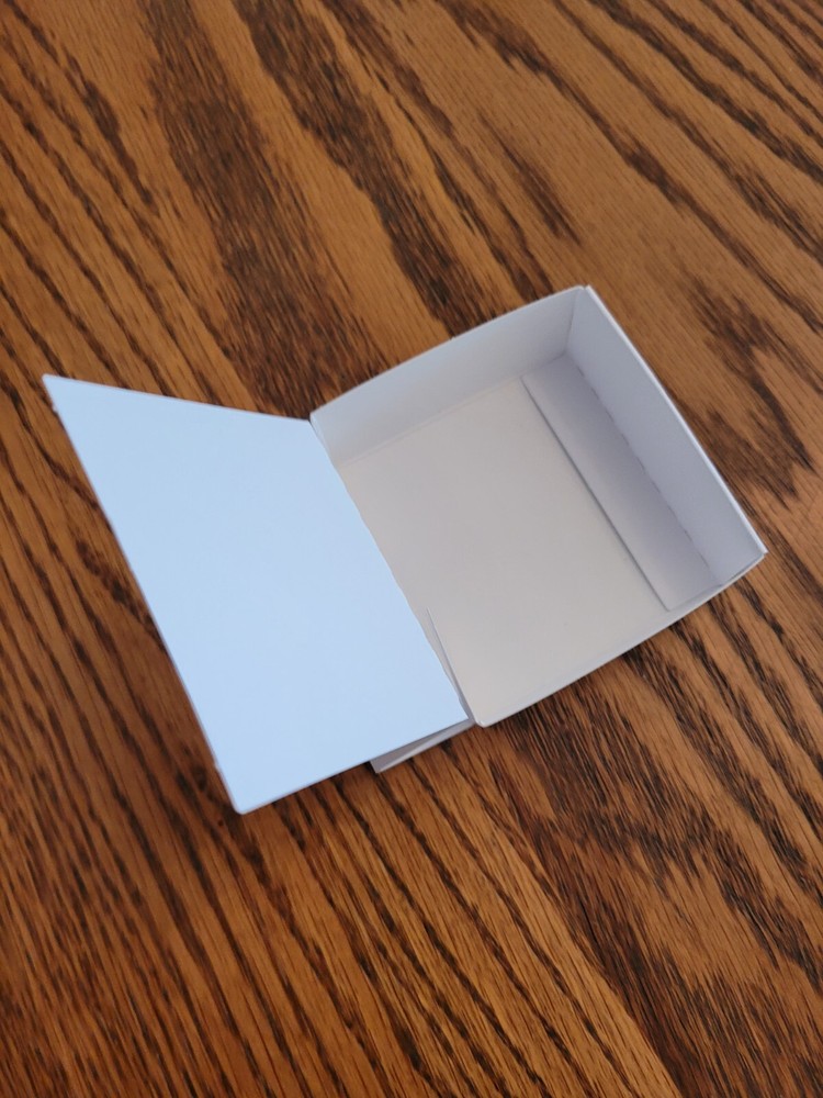 FB-24 Fold up boxes 100 count White 2 1/2" X 2 1/2"