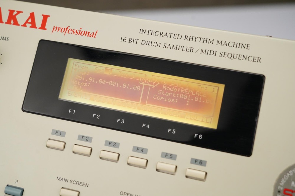 Akai MPC2000 STUDIO Loaded Extra Disks #58881