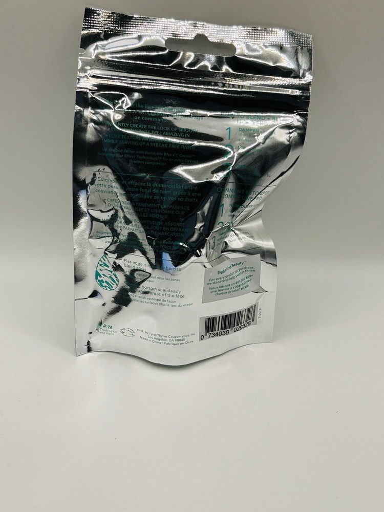 NEW Thrive Causemetics Blend + Blur Sponge