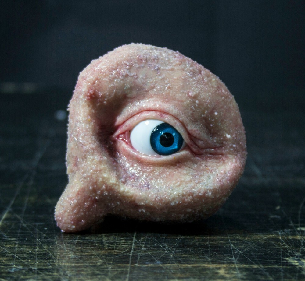 Squishy Flesh Eye Nodule with Moveable Eye