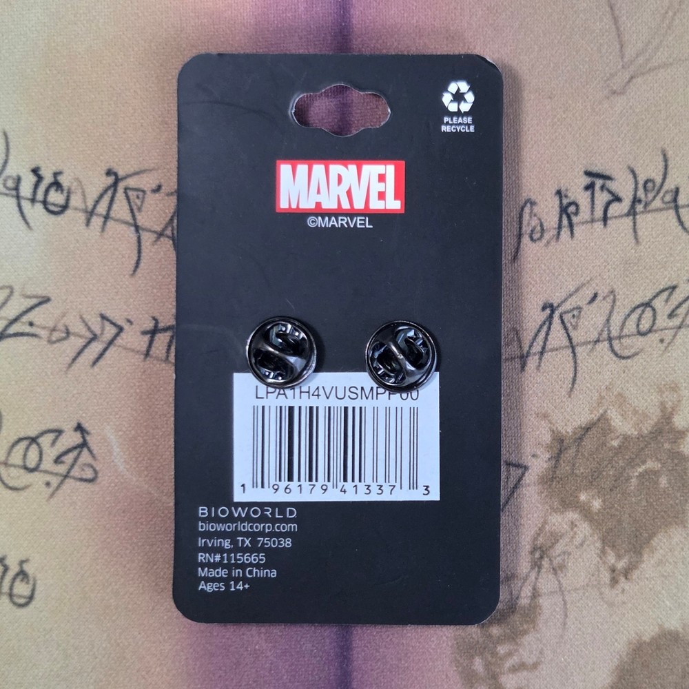 Marvel Spider-Man #62 Sliding Collectible Lapel Pin