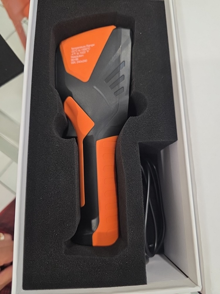 R20 handheld thermal camera, Super Resolution 240 x 240, Laser pointer thermal