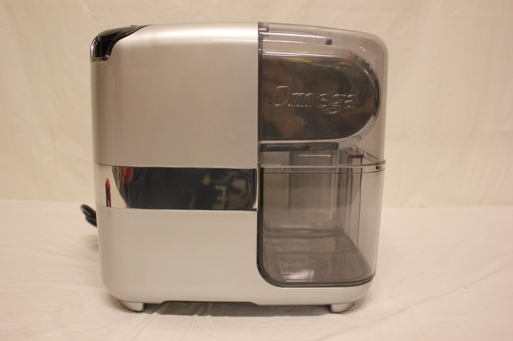 Omega CUBE300S Cube Slow Masticating Compact 200W Juicer C4