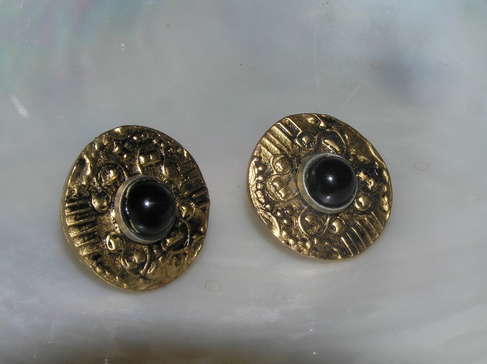 Estate Hammered & Decorated Goldtone Circles with Round Plastic Cabs Post Ear