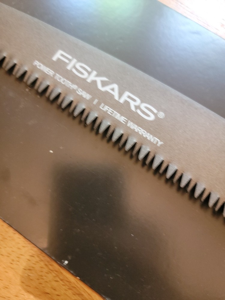 Fiskars 13" Power Tooth D-handle Saw Pruning Cutting Fixed Blade Triple Ground